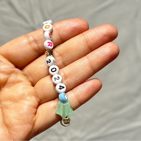 Glow In The Dark Taylor Swift Eras Tour Bracelet - Picture 3 of 8